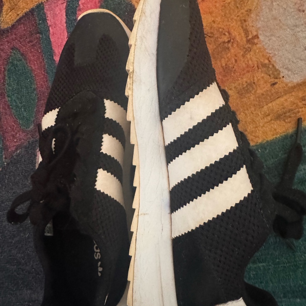 Adidas Classic Black and White Trainers - Picture 4 of 6